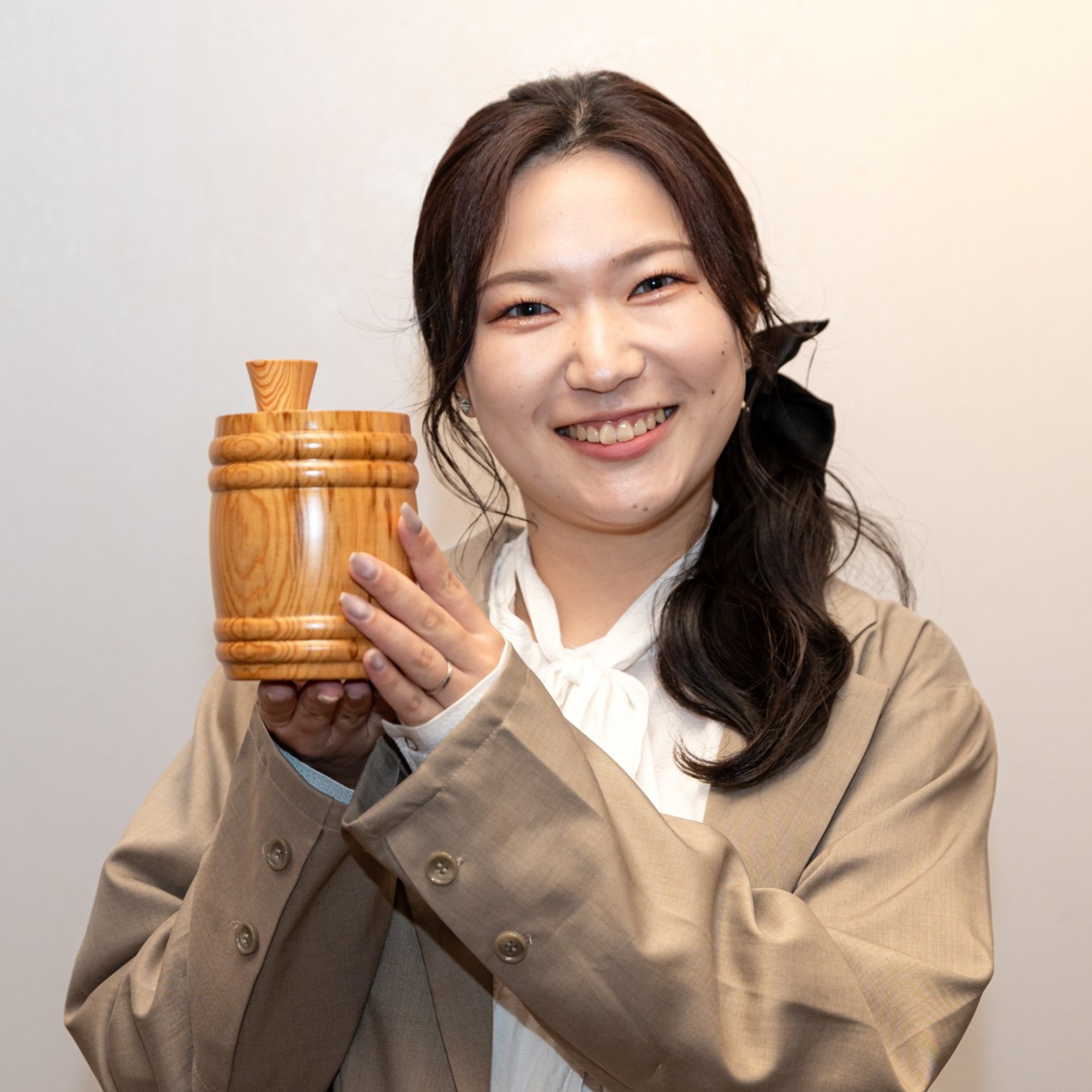 90 中古 伝統工芸　屋久杉　ミニ酒樽　木製焼酎容器 蓋・台付き　焼酎サーバー 90 中古 伝統工芸 屋久杉 ミニ酒樽 木製焼酎容器 蓋・台付き 焼酎